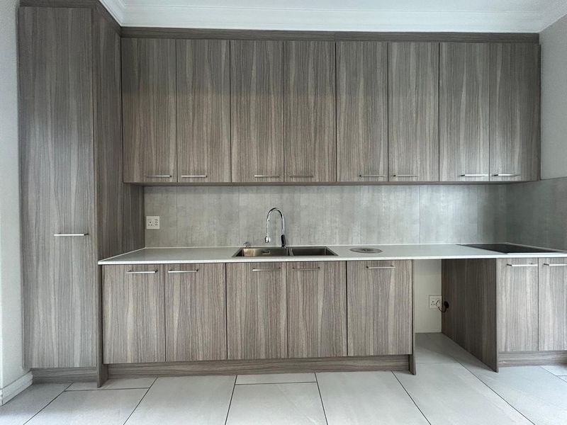 Luxurious 4-Bedroom Home in Sagewood Estate - Photo 10