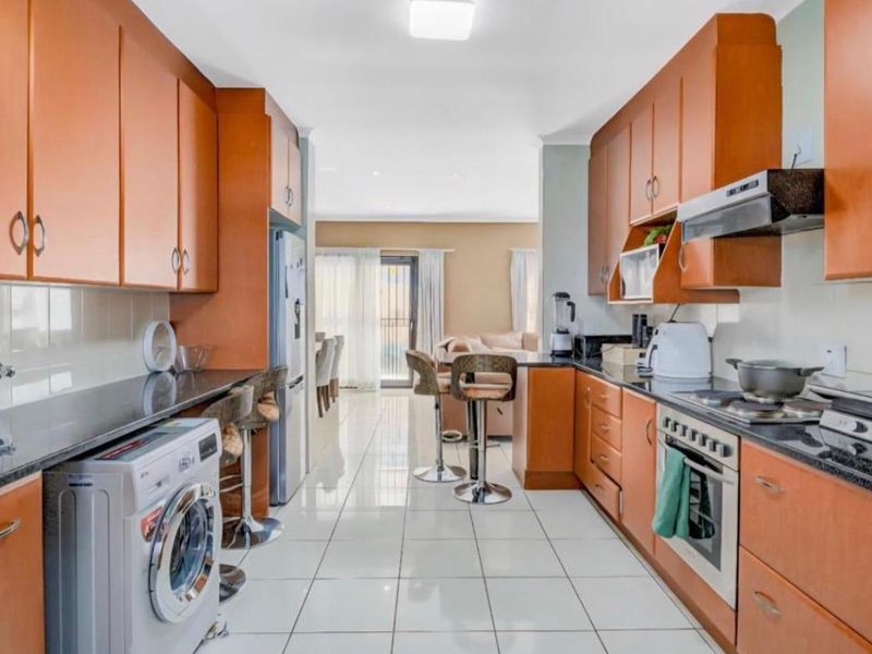 3 Bedroom Family Home in Prima Vista Estate, Mulbarton - Photo 8