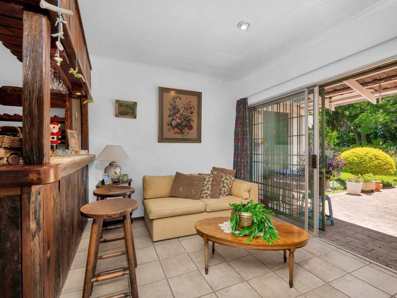 A SUN DAPPLED SIMPLEX TUCKED AWAY AMONGST LEAFY SERENITY - Photo 7