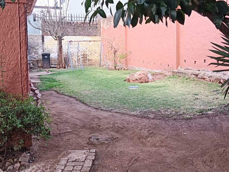 GOLDEN OLDIE UP FOR GRABS! - Photo 5