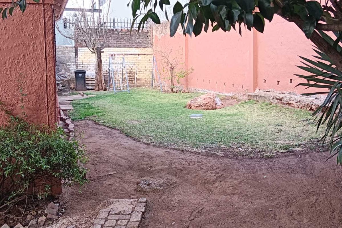 GOLDEN OLDIE UP FOR GRABS! - Photo 5