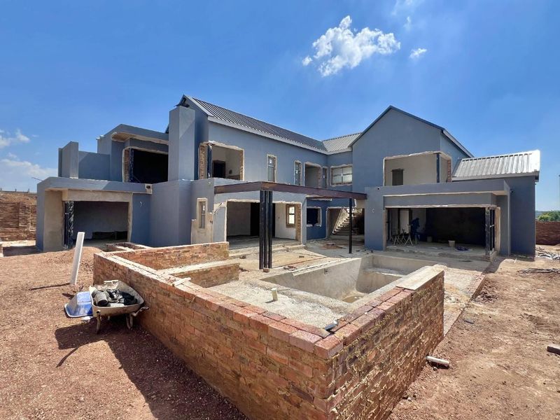 Exquisite 5-Bedroom Entertainer’s Home with Cinema Room & BOMA – Midstream Estate - Photo 3