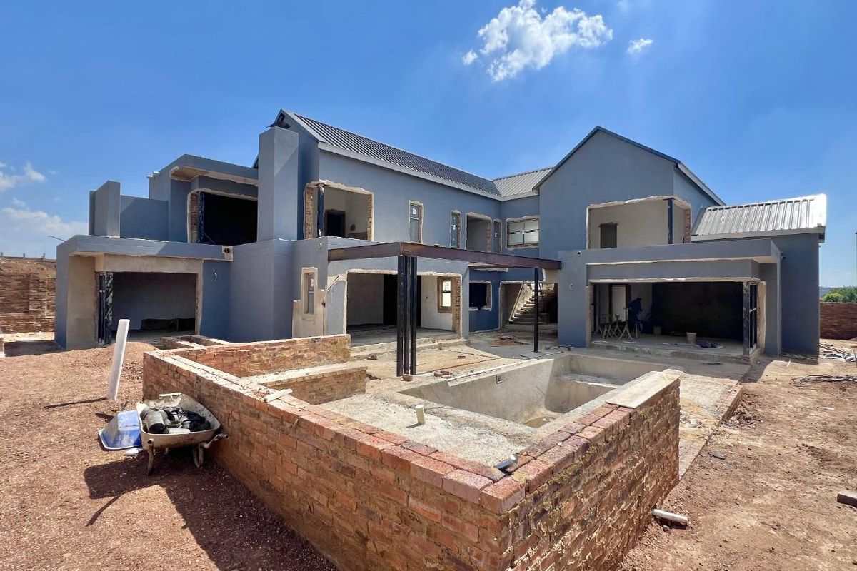 Exquisite 5-Bedroom Entertainer’s Home with Cinema Room & BOMA – Midstream Estate - Photo 3