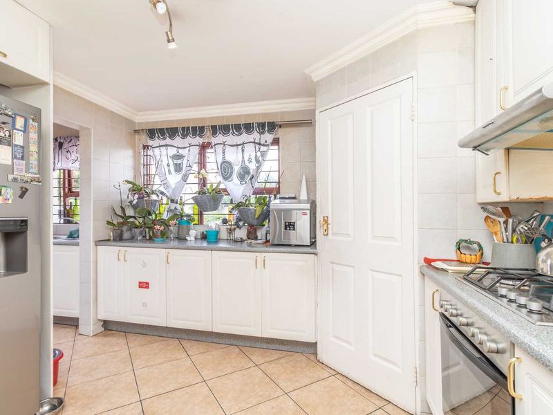 Stunning Townhouse in Little Falls. - Photo 3