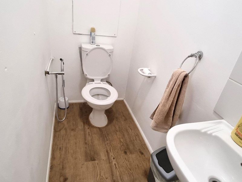 Perfectly Positioned Ground Floor Office/Retail Unit - Photo 9