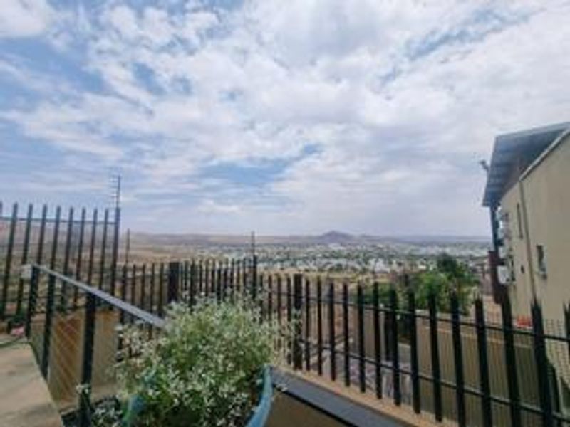 For Sale | Henning Village – Executive Family Home - Photo 5