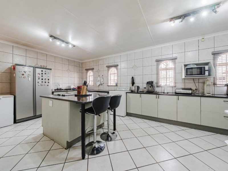 5-Bedroom Family Home for Sale in Brackenhurst - Photo 10