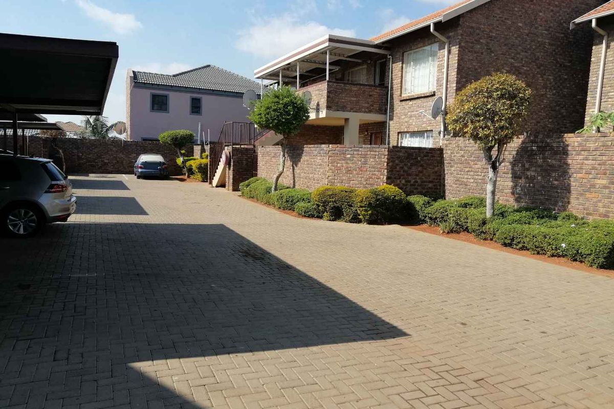 Spacious 2 Bedroom Apartment for Rent - Photo 2