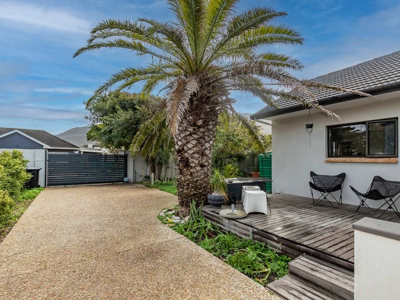 Charming 3-Bedroom Home with Separate Flatlet in Prime Location - Photo 3