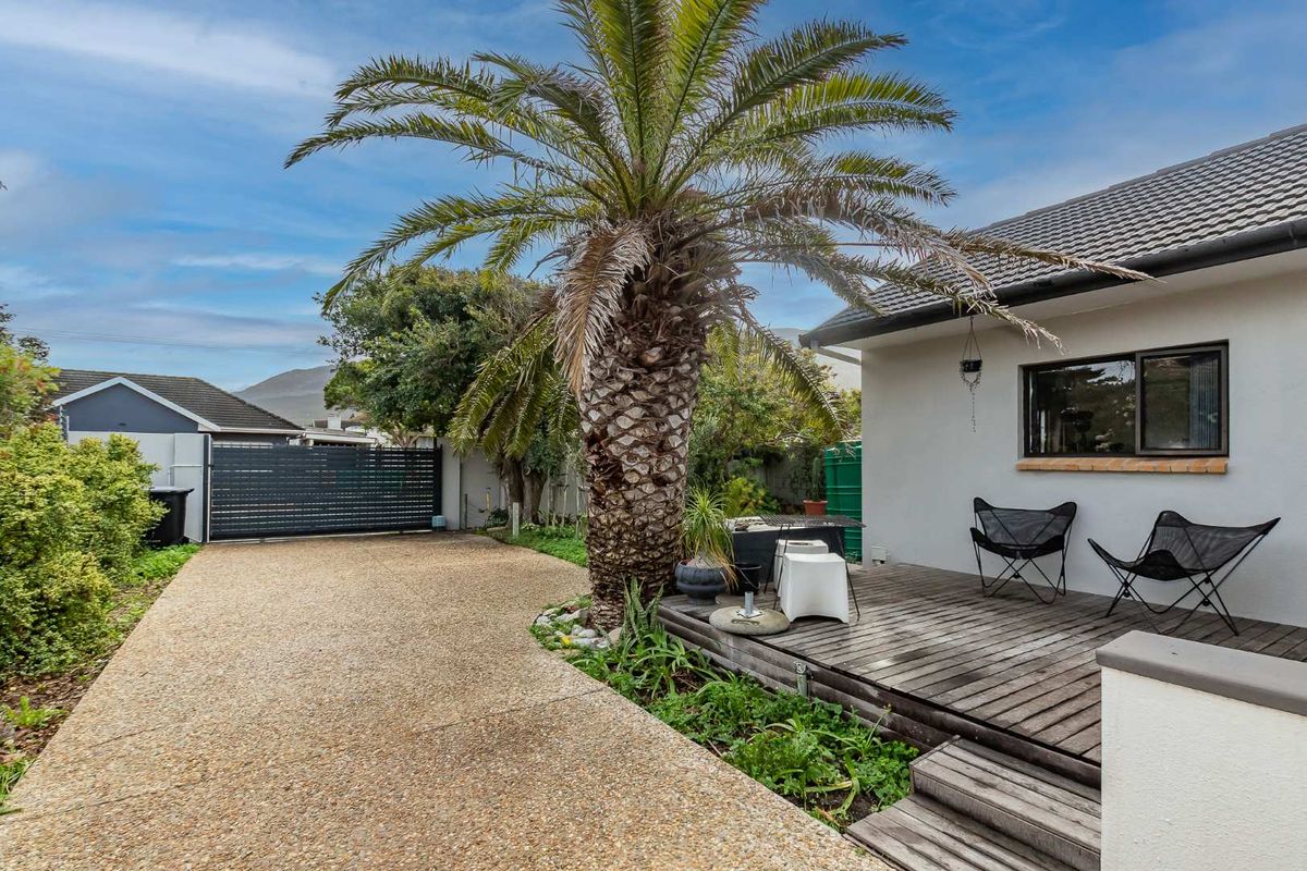 Charming 3-Bedroom Home with Separate Flatlet in Prime Location - Photo 3