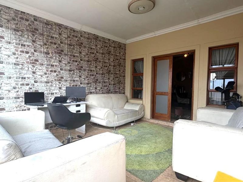 Spacious, Stylish & Designed for Living – Your Dream Home Awaits - Photo 6