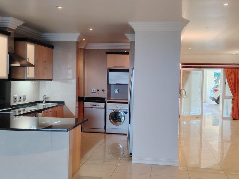 Stunning 3-Bedroom Apartment for Rent in Umhlanga - Photo 8