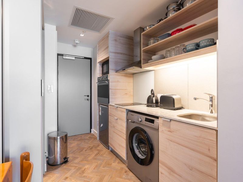 Fully Furnished Studio Apartment - Photo 6