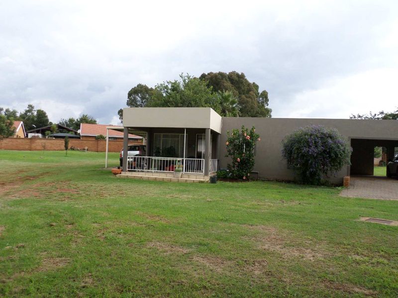 Excellent investment opportunity (small Holding) - Photo 3