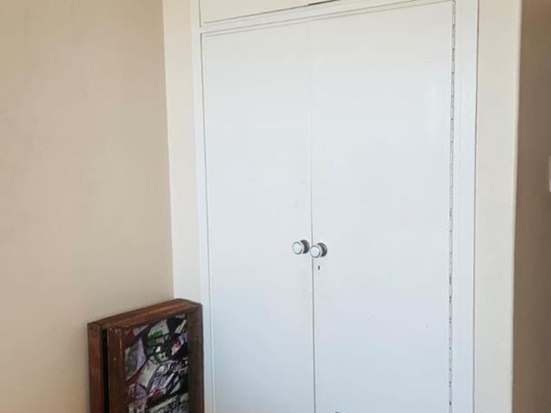 Spacious 2-Bedroom Flat in the Heart of Johannesburg CBD - Photo 7