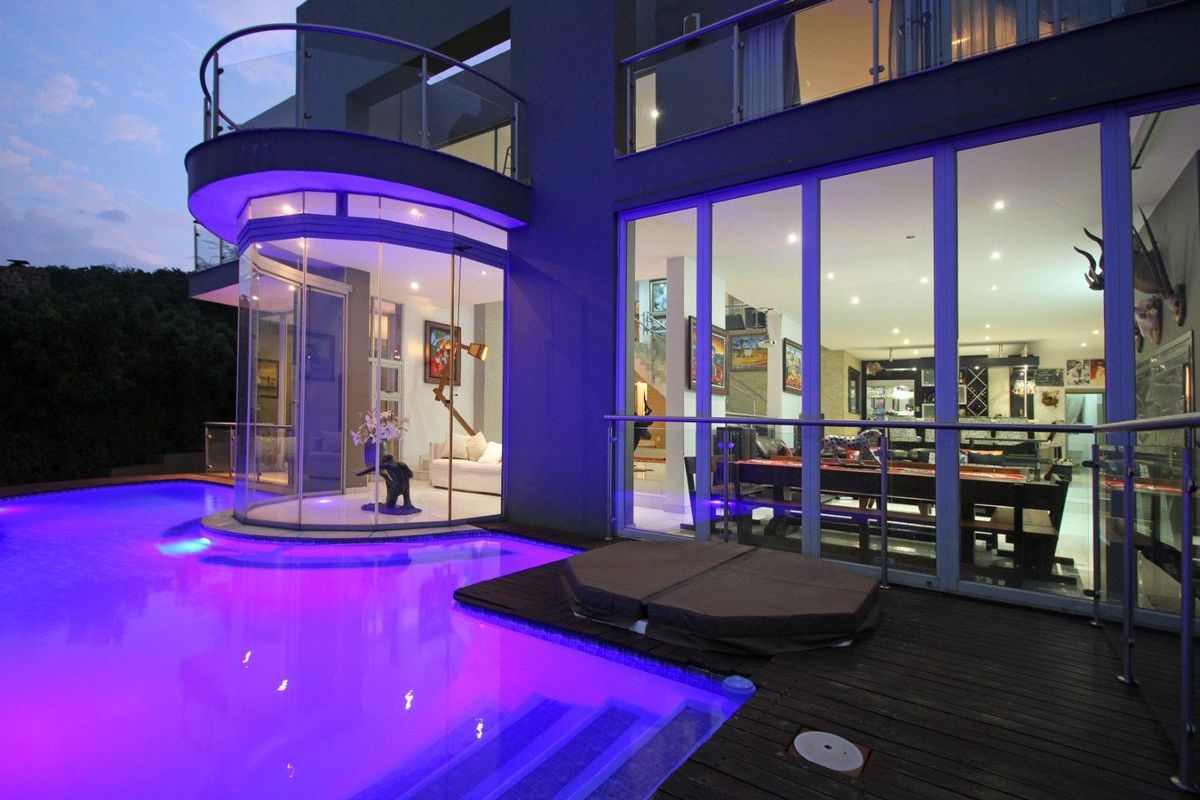 Stunning 5 Bedroom House in Featherbrooke Estates - Photo 2