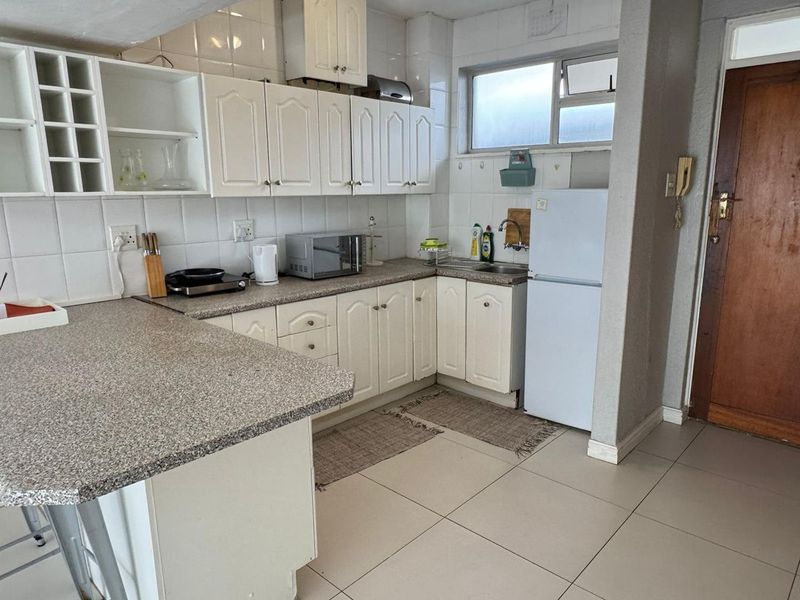 Spacious furnished STUDIO apartment with large shower, street parking - Photo 4