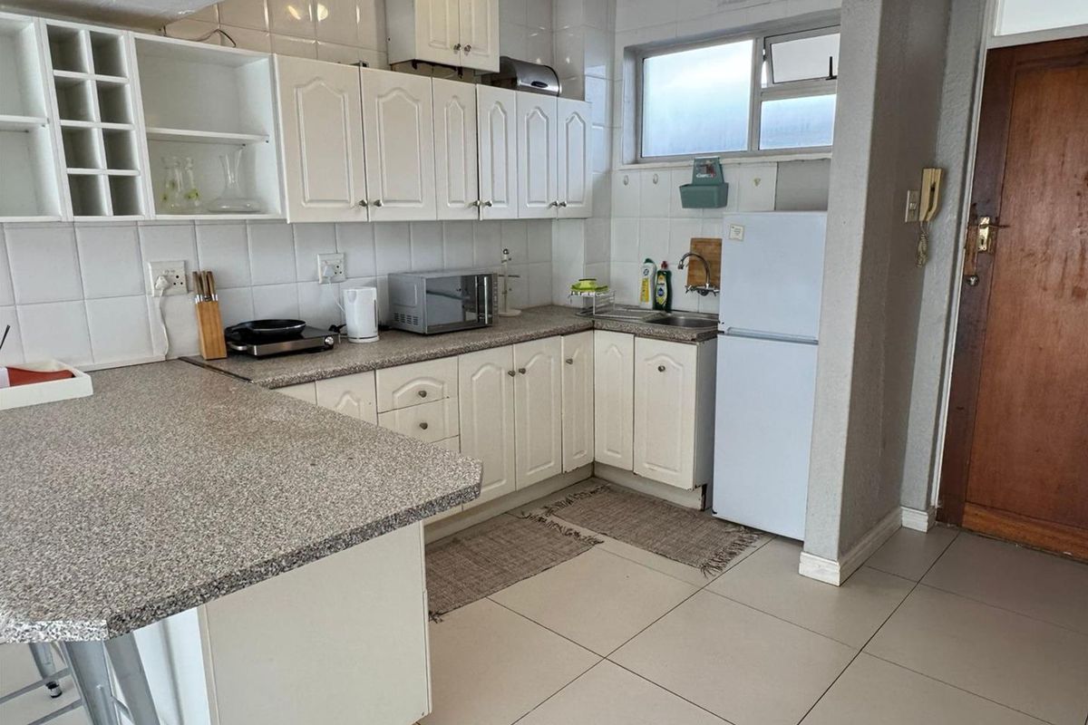 Spacious furnished STUDIO apartment with large shower, street parking - Photo 4