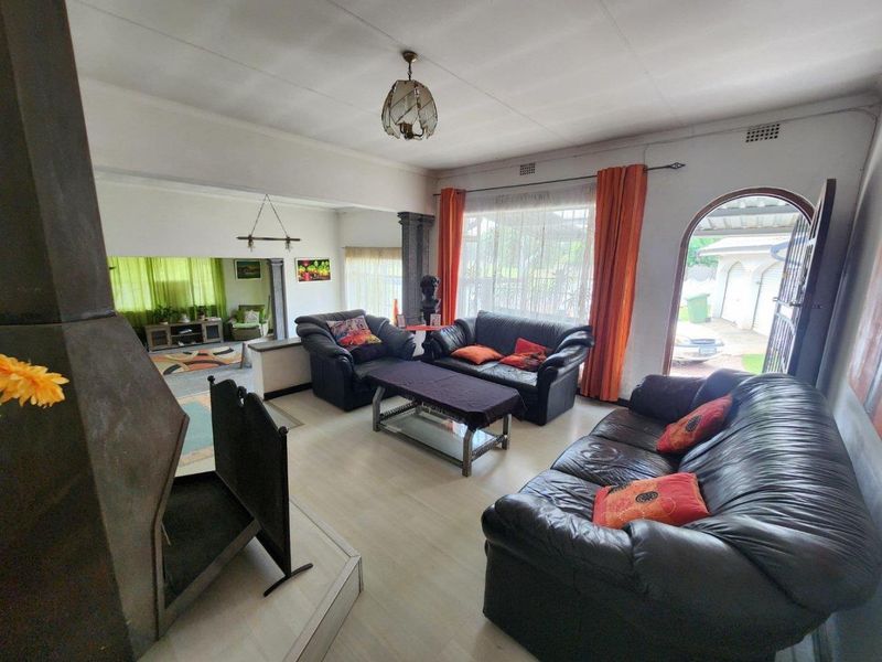 Spacious property in Verwoerdpark - Photo 4