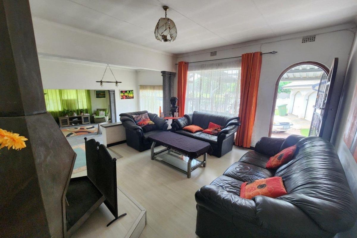 Spacious property in Verwoerdpark - Photo 4