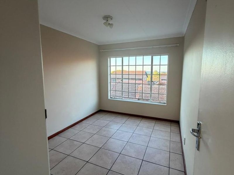 Two Bedroom Top unit in The Reeds, Centurion - Photo 9