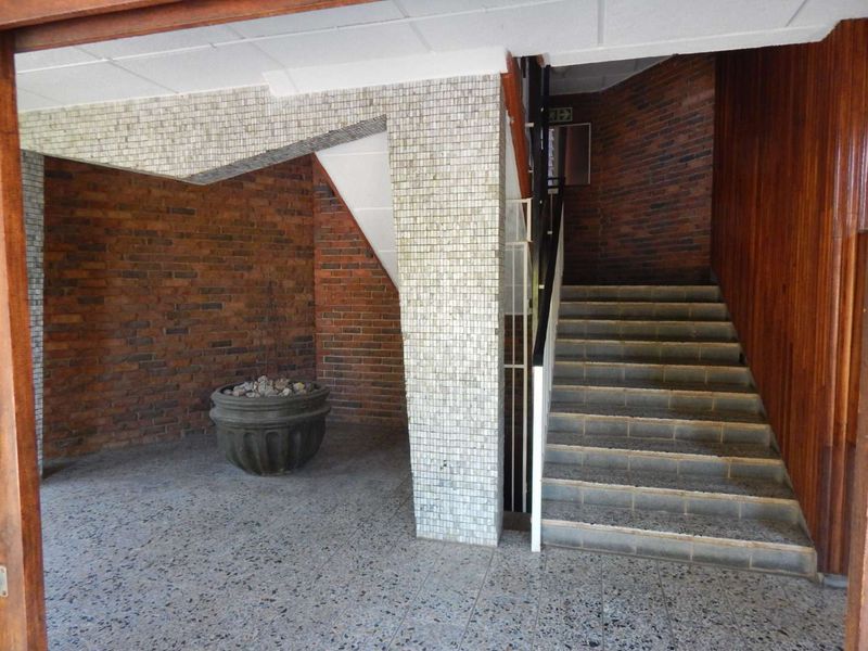 SPACIOUS 2 BEDROOM TO RENT - Photo 5