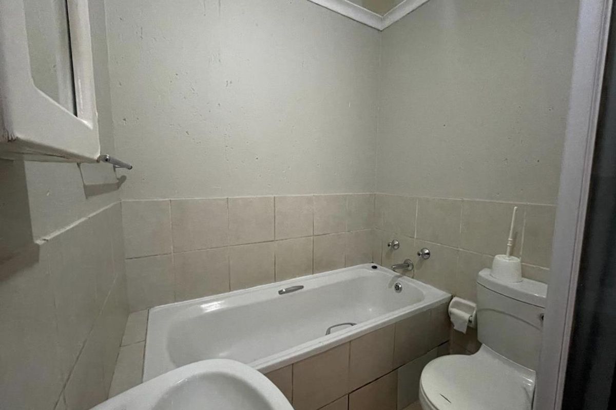 Specious 2Bedroom, 1Bathroom Top Floor Apartment to Rent at Pebble Falls, Boksburg - Photo 5