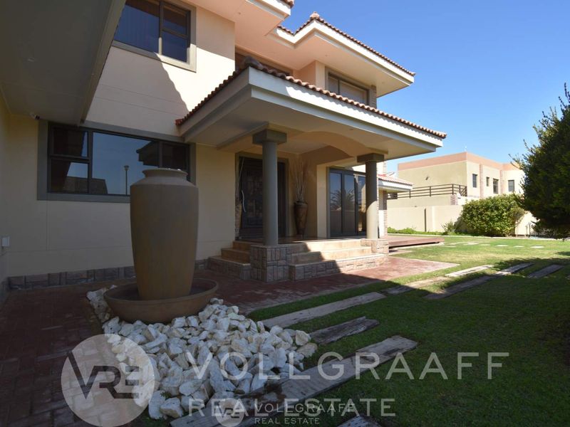 Exquisite coastal family home with heated indoor pool and lush garden – Vogelstrand, Swakopmund - Photo 4