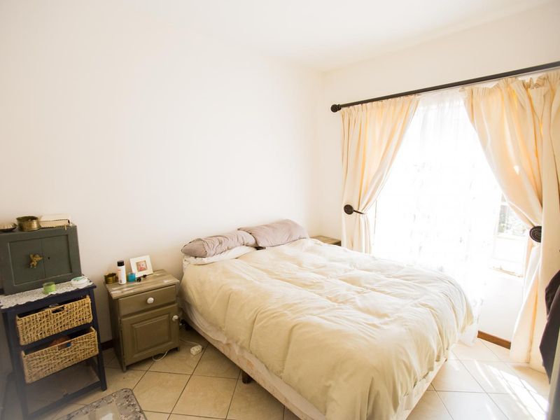 2 Bedroom Ground Unit with Private Garden - Photo 7