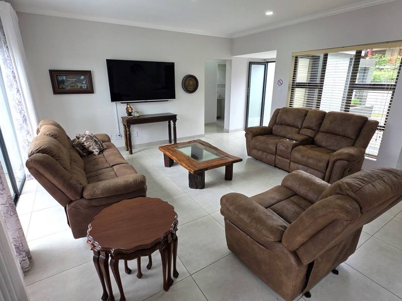 Elegant # Bedroom 3.5 Bathroom Family Home in Kosmos Ridge - Photo 4