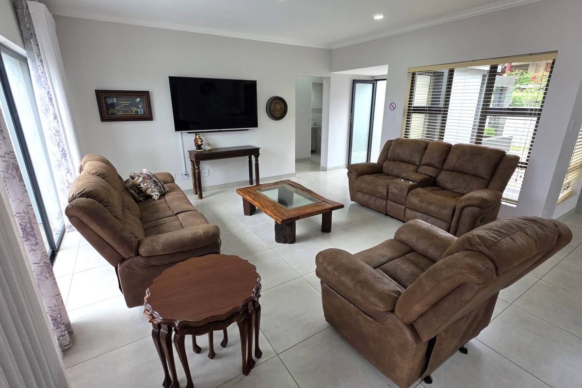 Elegant # Bedroom 3.5 Bathroom Family Home in Kosmos Ridge - Photo 4