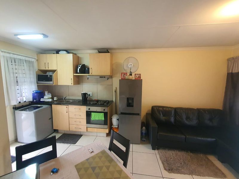 First Time Home Buyer's Townhouse - Photo 2