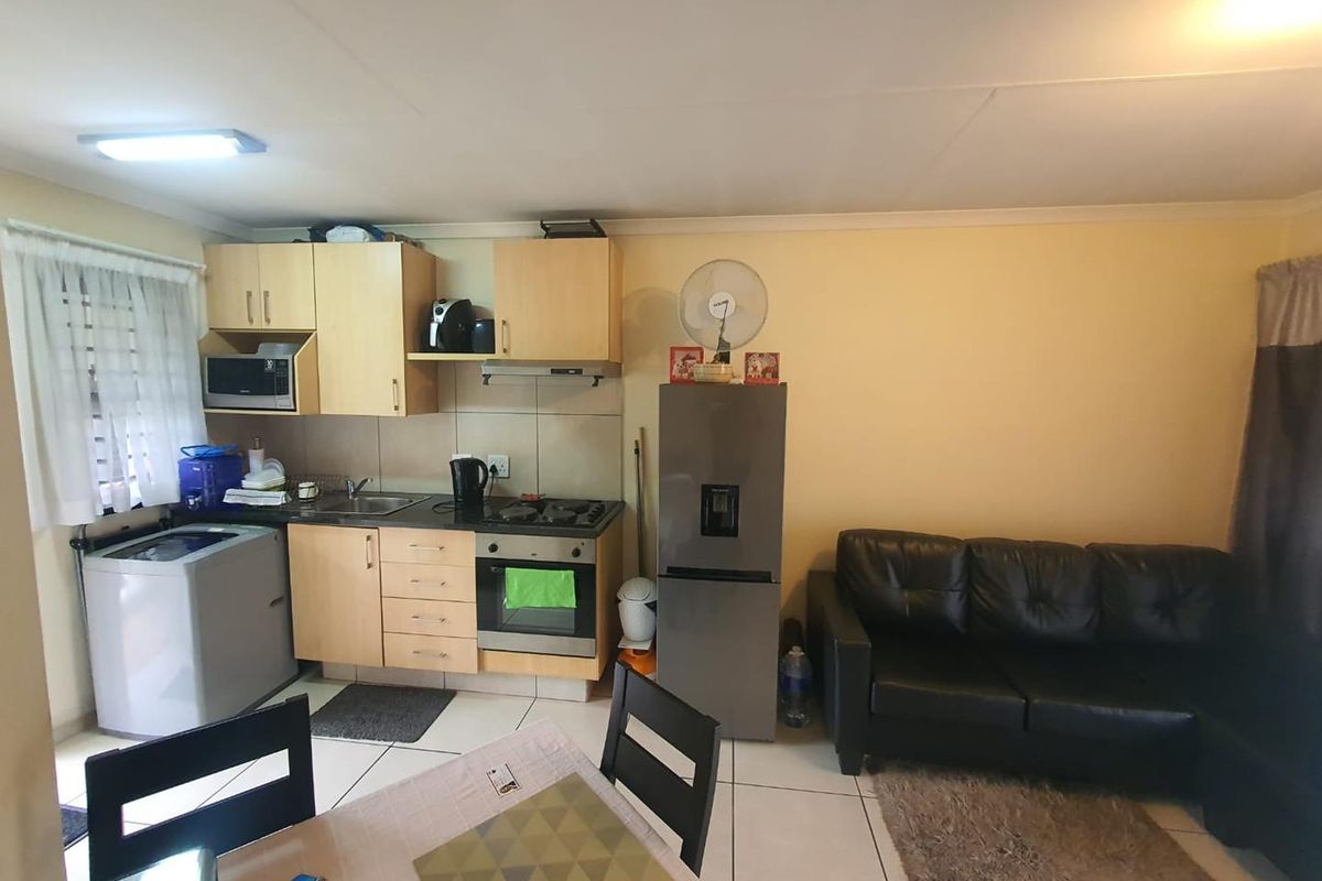 First Time Home Buyer's Townhouse - Photo 2