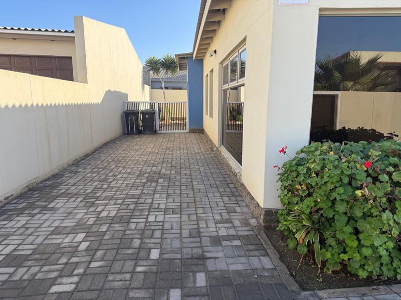 FOR RENT: SPACIOUS 3-BEDROOM FAMILY HOME WITH INDOOR BRAAI, OCEAN VIEW,SWAKOPMUND - Photo 1