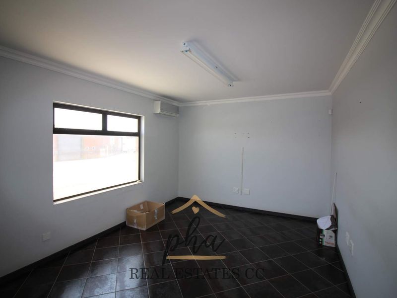 Various building on one large plot if for sale - Swakopmund (Industrial) - Photo 9