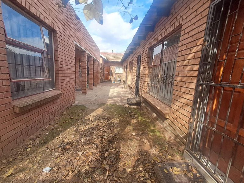 Multi Letting Property In Clayville Ext 01 - Photo 2
