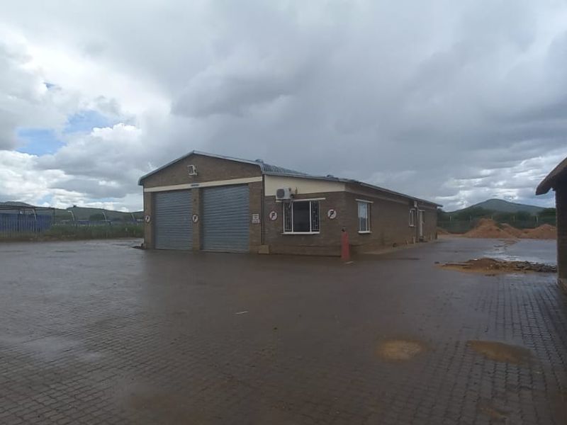 Unlock Business Potential: Expansive Property with Warehouses & Offices - Photo 8