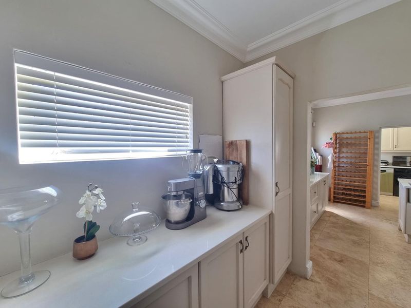 Where Ocean Views Meet Timeless Elegance - Photo 6