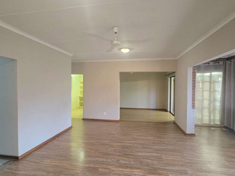 Beautiful 2 Bedroom Retirement home to Rent in Renaissance Montana park - Photo 3