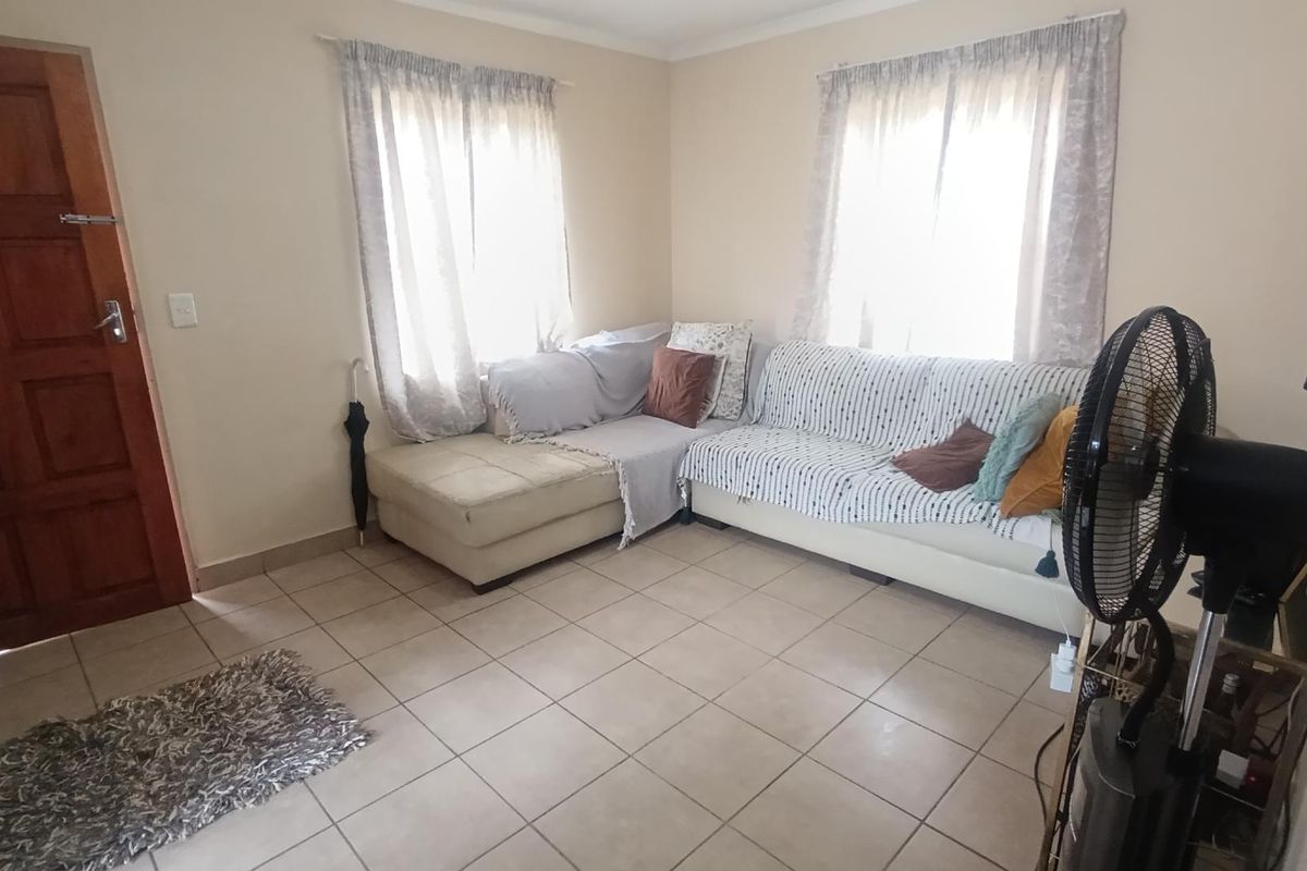 Secure Estate Living: 3-Bed, Ready to Move In - Photo 3