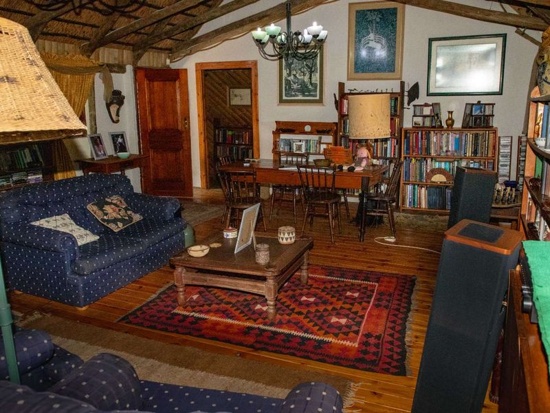 Charming Turnkey Investment – Character-Filled Thatch Roof Home - Photo 10