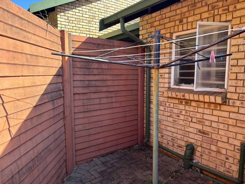 Secure 2 Bedroom Townhouse in Die Wilders For Sale - Photo 5