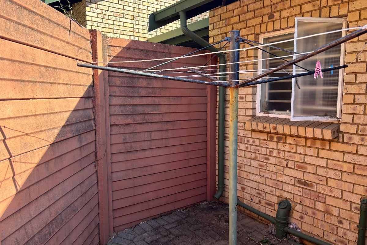 Secure 2 Bedroom Townhouse in Die Wilders For Sale - Photo 5