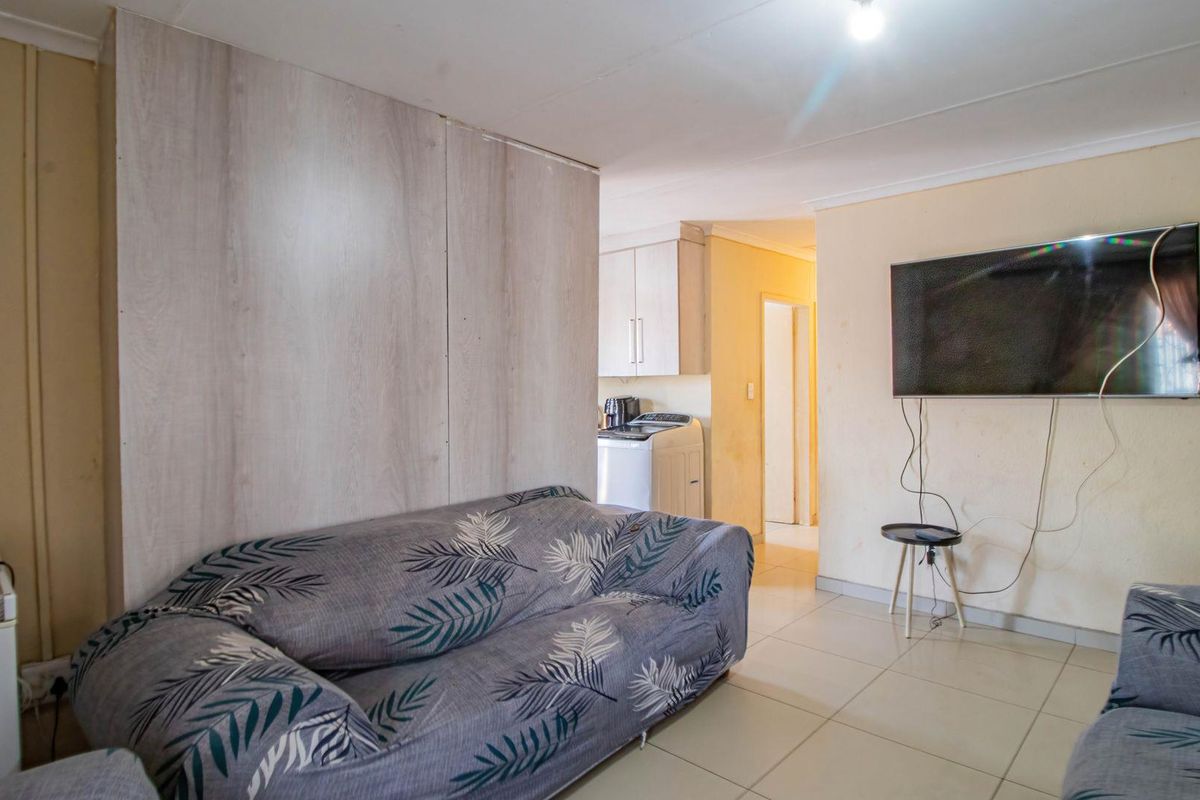 4 Bedroom Family House in Rosslyn Gardens - Photo 3