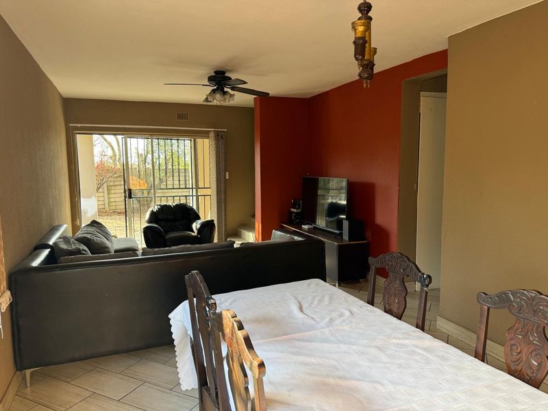 Double story 4 bedrooms and 3 bath home - Photo 7