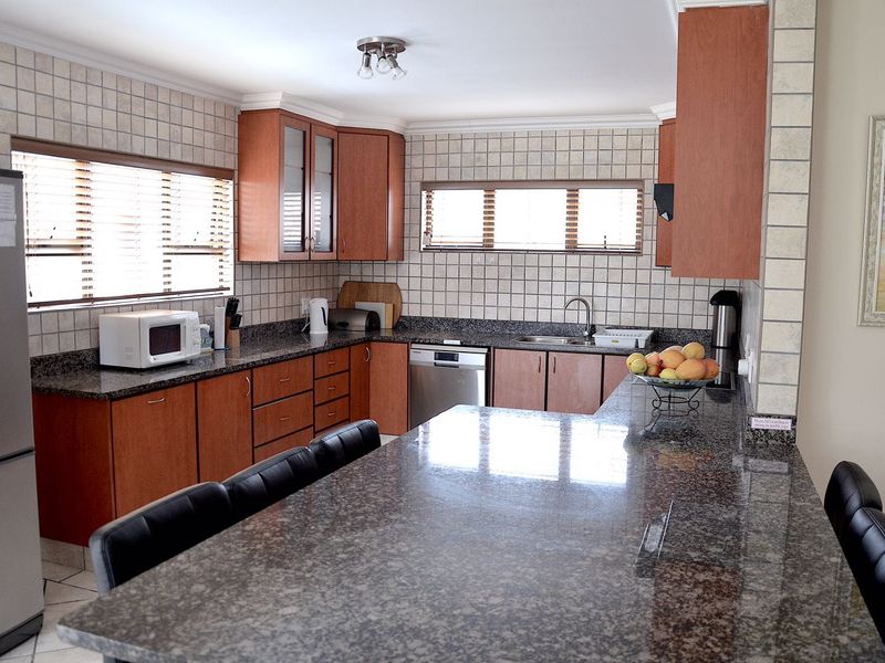 Make the most of the holiday season - Hartenbos beach property - Photo 8