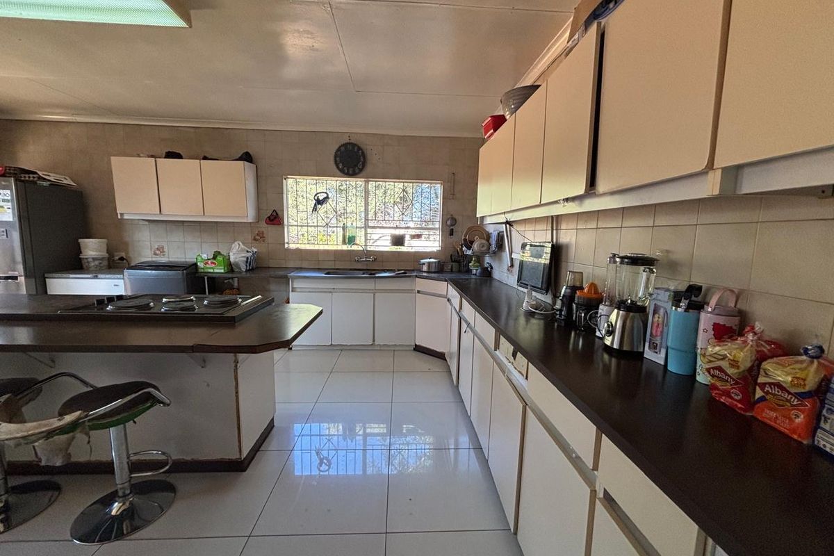 4 Bedroom House for sale in Oakdene - Photo 5