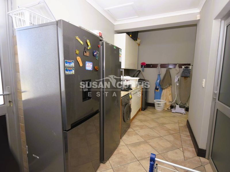 Coastal living taken to the next level with sea views galore! - Photo 9