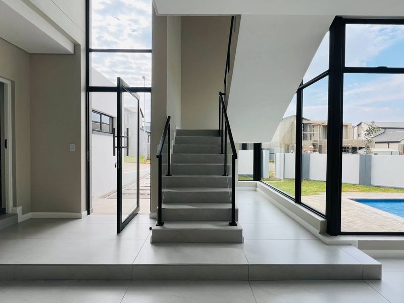 Modern 4 Bedroom Luxury Home in FountainBrook for Sale - Photo 3