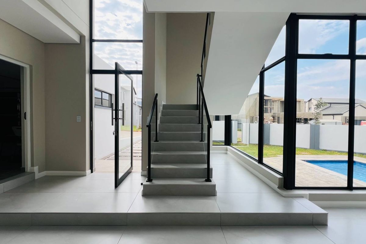 Modern 4 Bedroom Luxury Home in FountainBrook for Sale - Photo 3